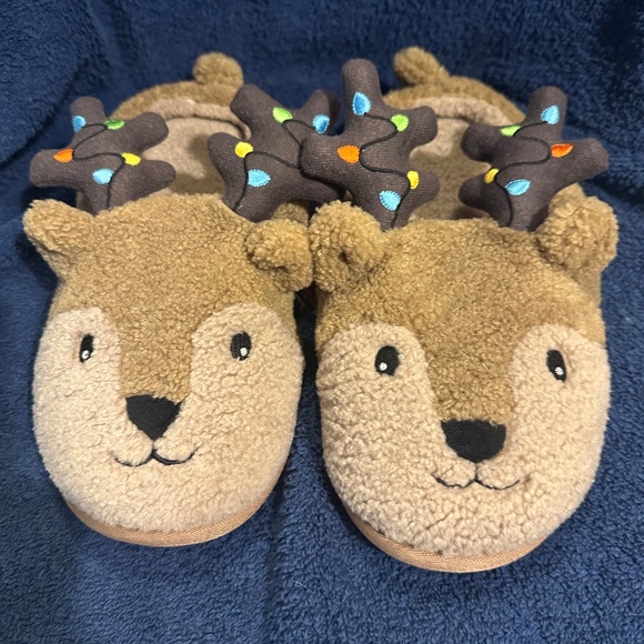 Kids Holiday Light Up Reindeer Slippers Size 4-5 - Picture 1 of 5